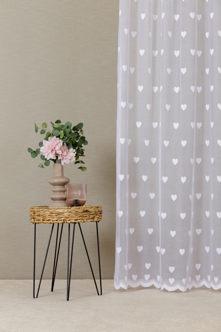 Szintetika My Heart apró mintás fényáteresztő függöny 300 cm - 01